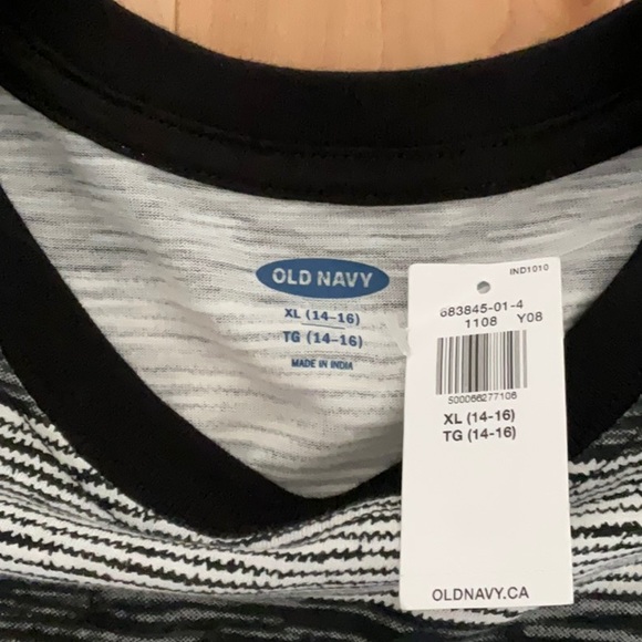Girls Old Navy Striped T-Shirt - Picture 3 of 4